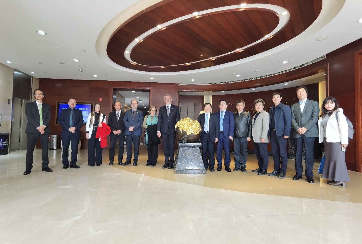 A703666EE15EA9145C05EEF774E_519550CF_247E2